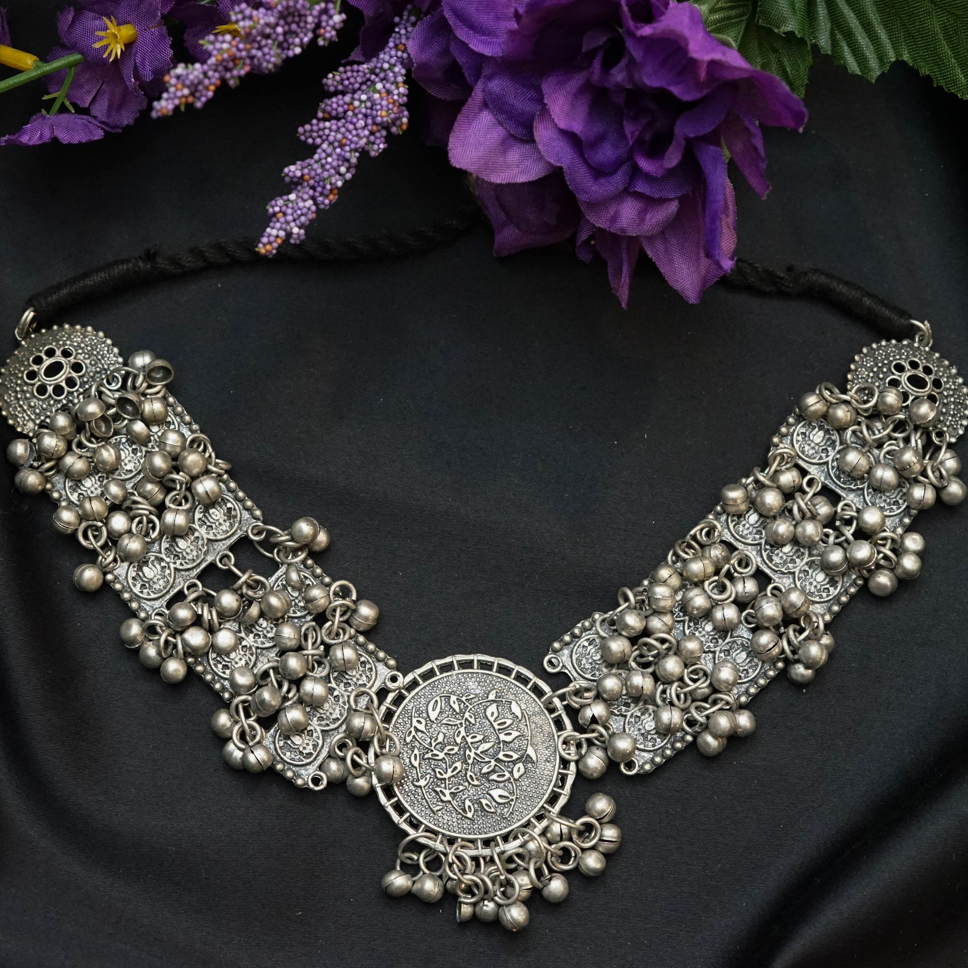 Sunayana Ghungraroo Choker Set