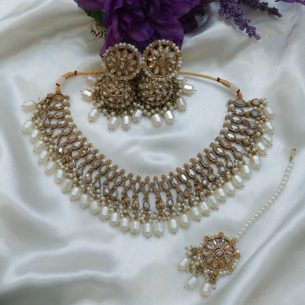 Luxurious Pearl Choker Set