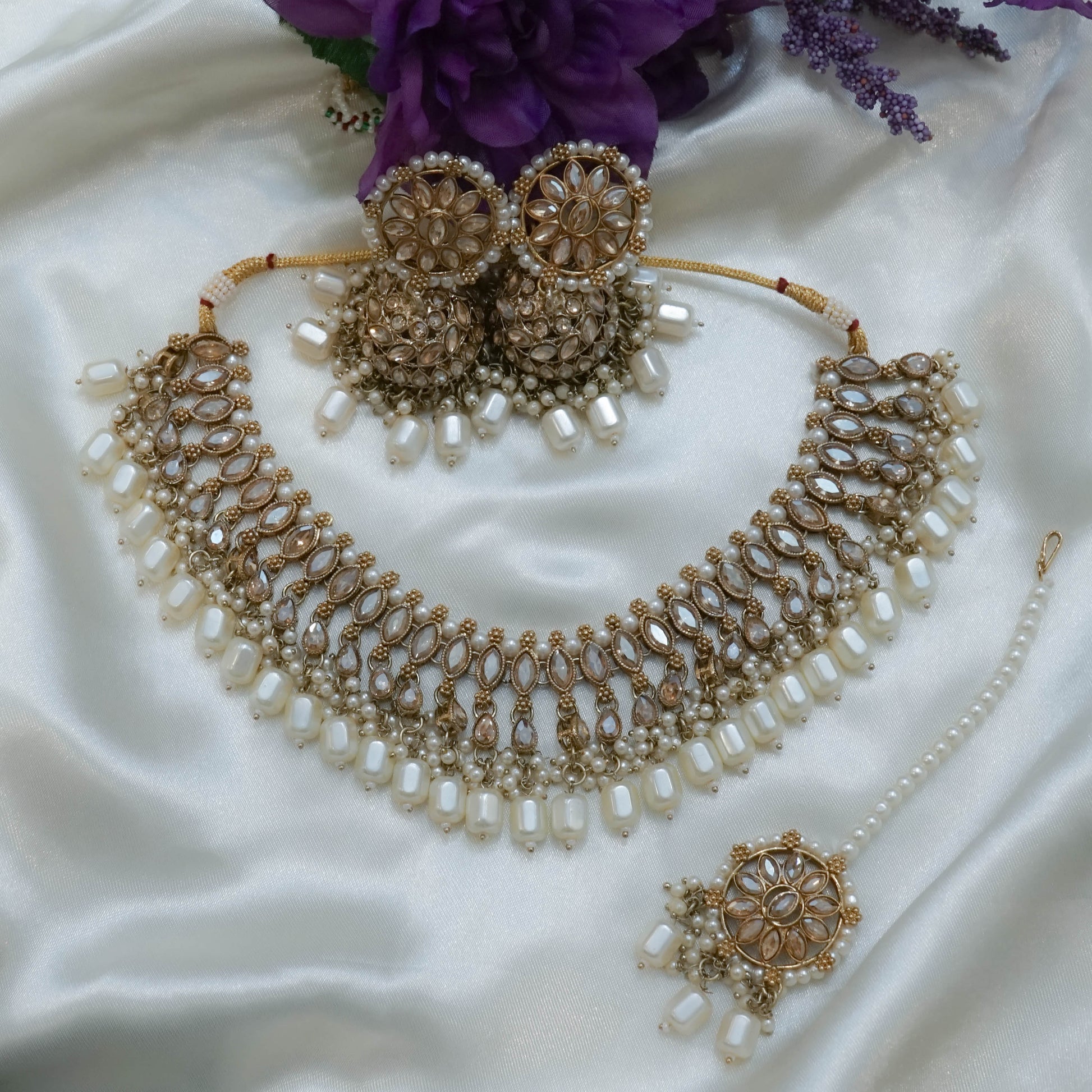 Luxurious Pearl Choker Set