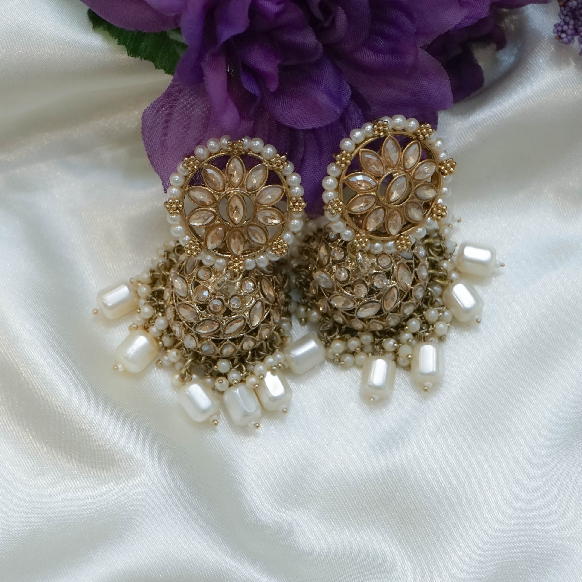 Luxurious Pearl Choker Set